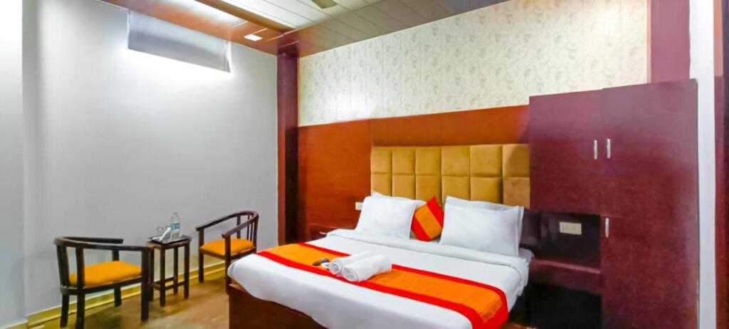 Нойда: Hotel Cladis - Noida Sector 15 by OYO