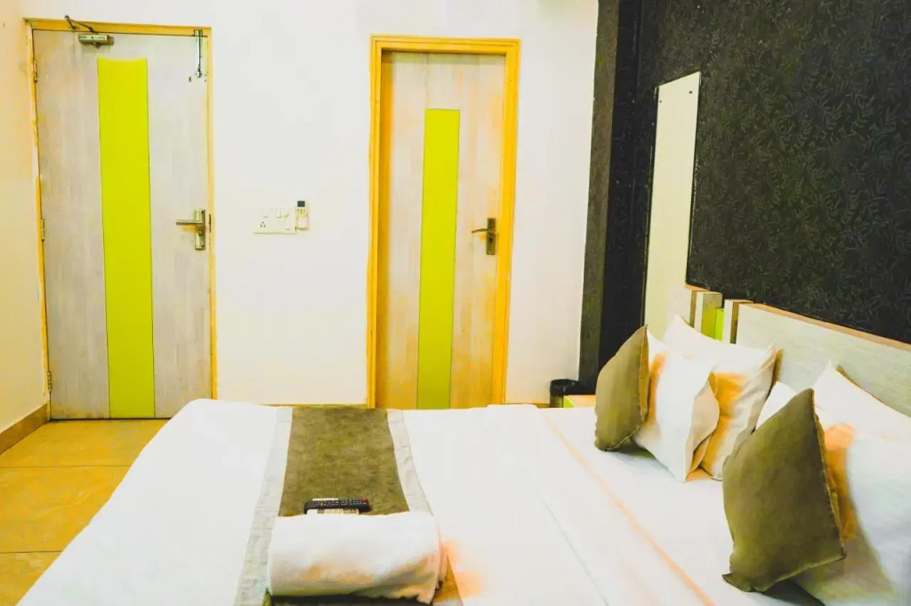 Нойда: Hotel Cladis - Noida Sector 15 by OYO