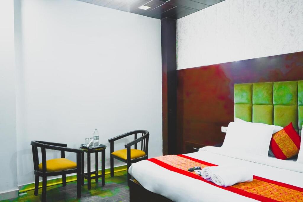 Нойда: Hotel Cladis - Noida Sector 15 by OYO