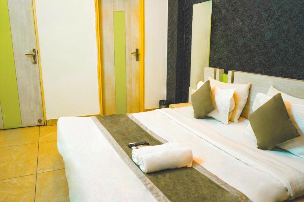Нойда: Hotel Cladis - Noida Sector 15 by OYO
