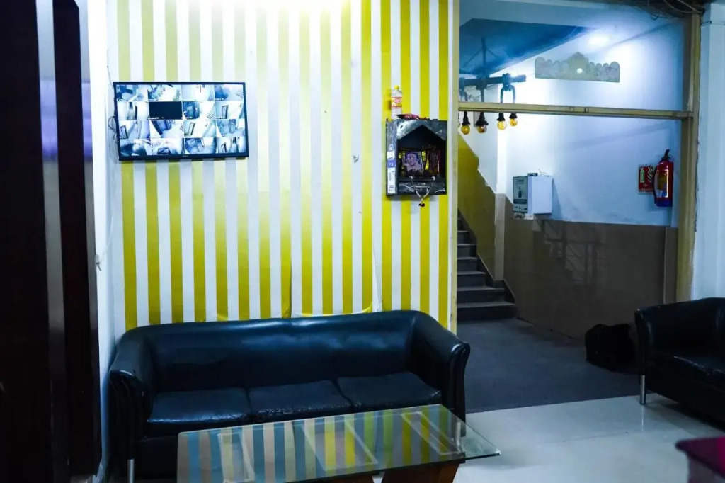Нойда: Hotel Cladis - Noida Sector 15 by OYO