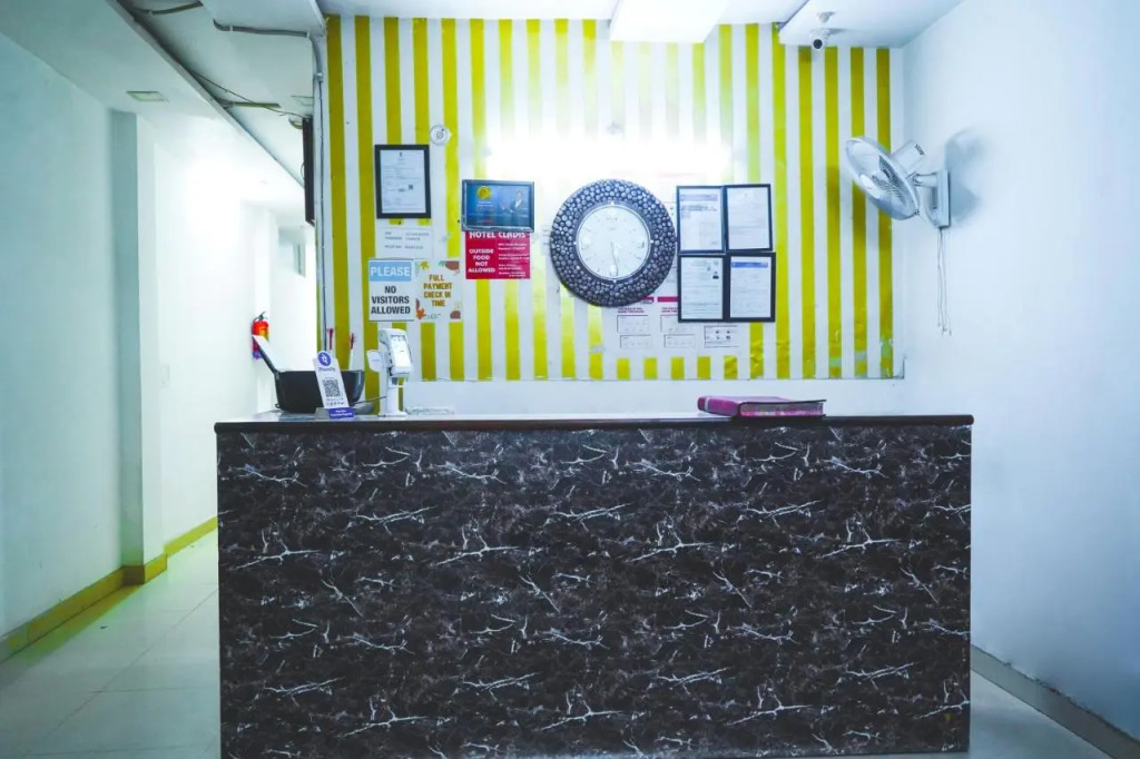 Нойда: Hotel Cladis - Noida Sector 15 by OYO