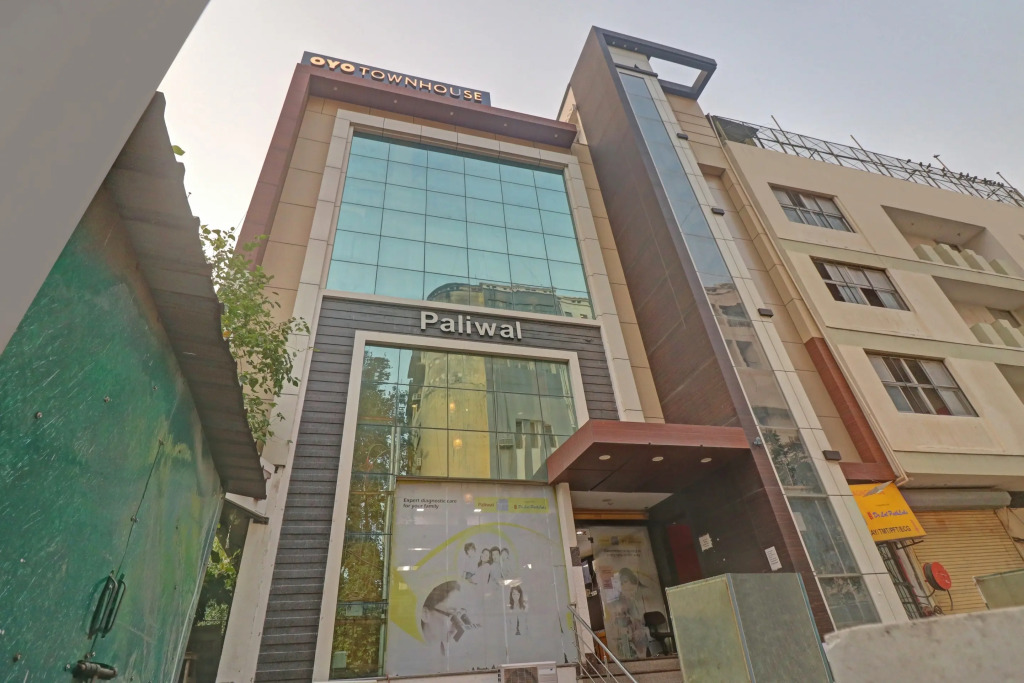 Канпур: OYO 77788 Townhouse 405 Mall Road