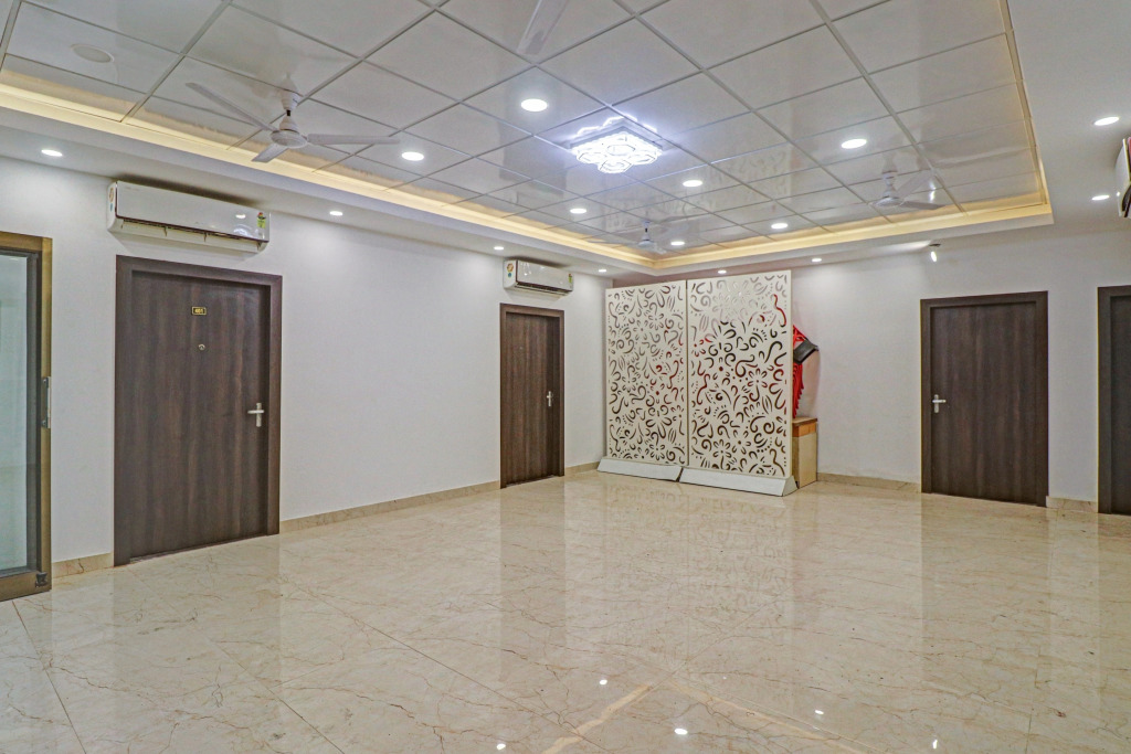Канпур: OYO 77788 Townhouse 405 Mall Road