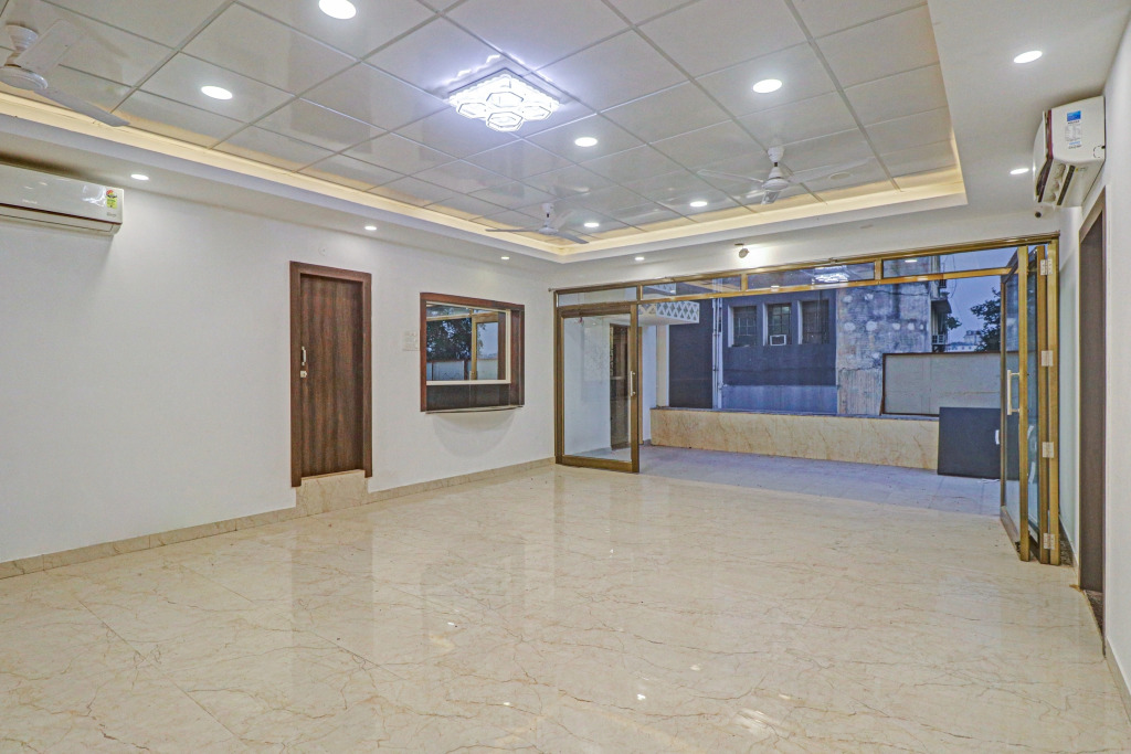 Канпур: OYO 77788 Townhouse 405 Mall Road