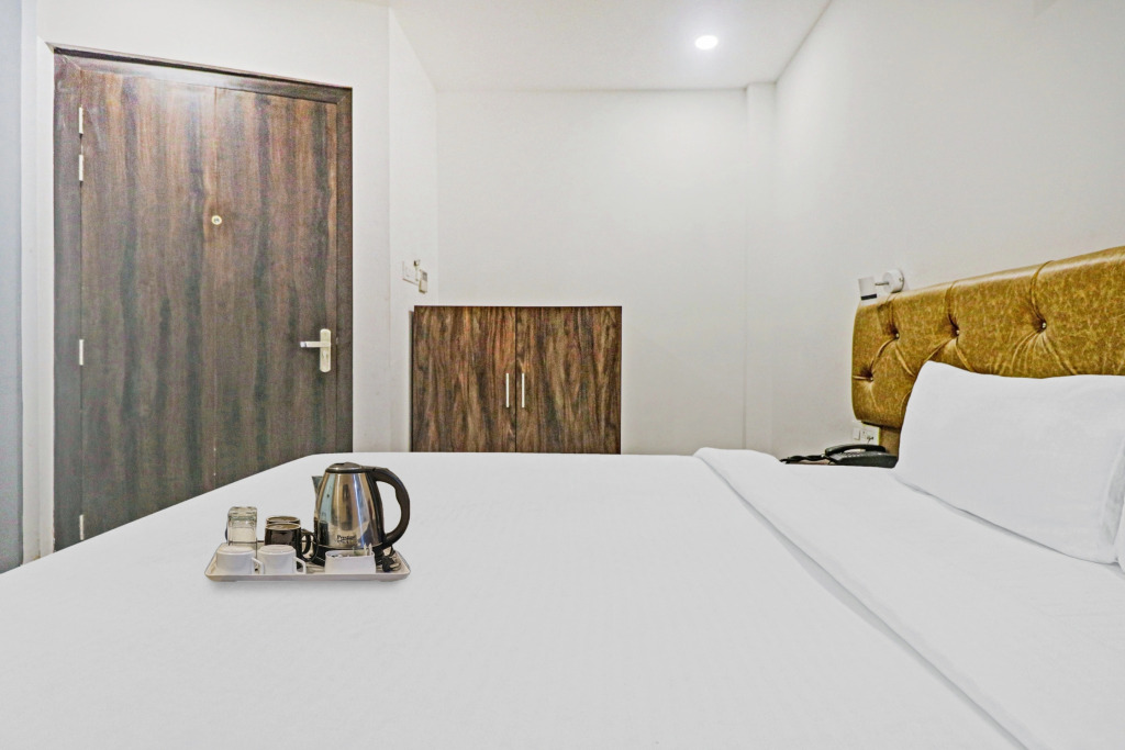 Канпур: OYO 77788 Townhouse 405 Mall Road