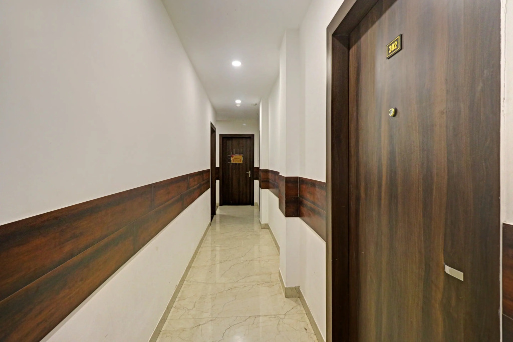 Канпур: OYO 77788 Townhouse 405 Mall Road