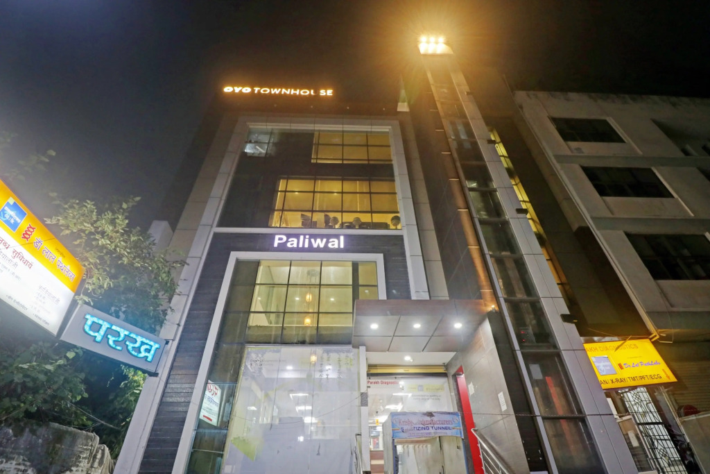 Канпур: OYO 77788 Townhouse 405 Mall Road