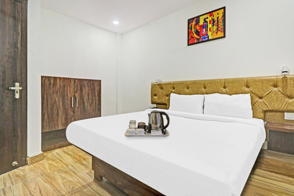 Канпур: OYO 77788 Townhouse 405 Mall Road