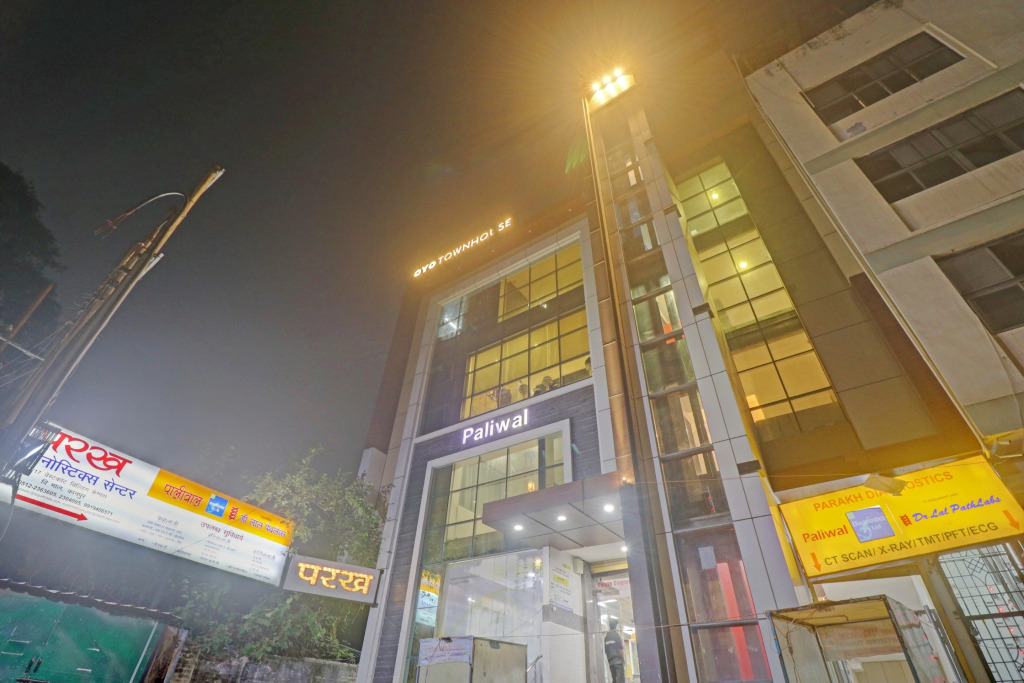 Канпур: OYO 77788 Townhouse 405 Mall Road