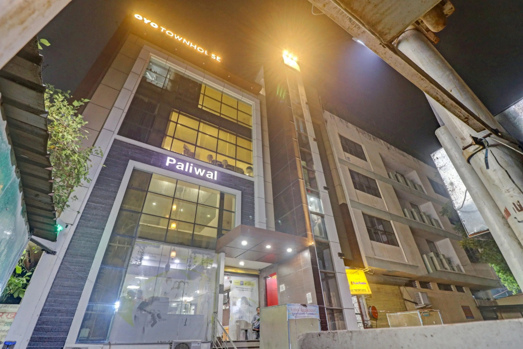 Канпур: OYO 77788 Townhouse 405 Mall Road