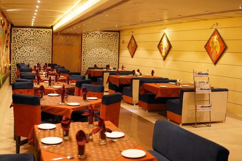 Райпур: Hotel Venkatesh International