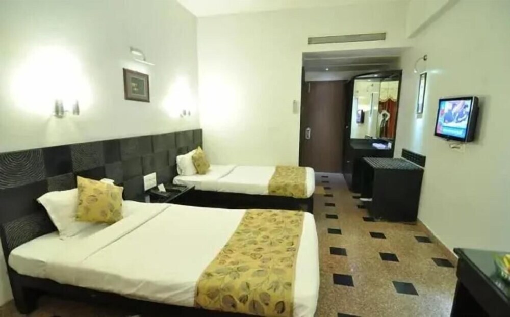Райпур: Hotel Venkatesh International