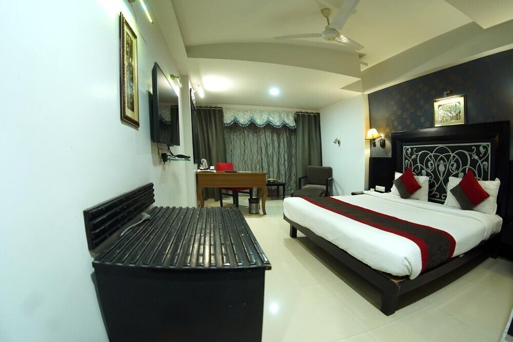 Райпур: Hotel Venkatesh International