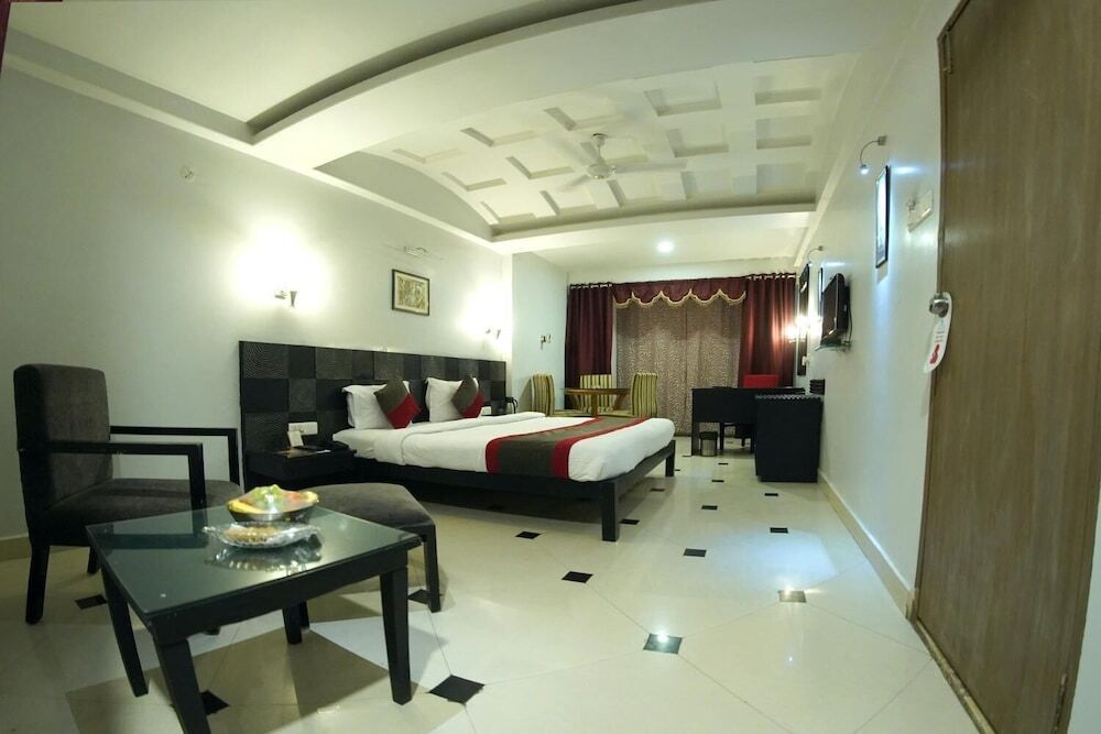 Райпур: Hotel Venkatesh International