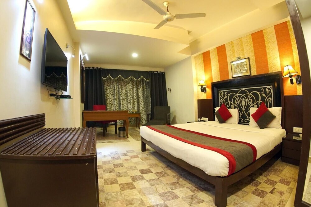 Райпур: Hotel Venkatesh International