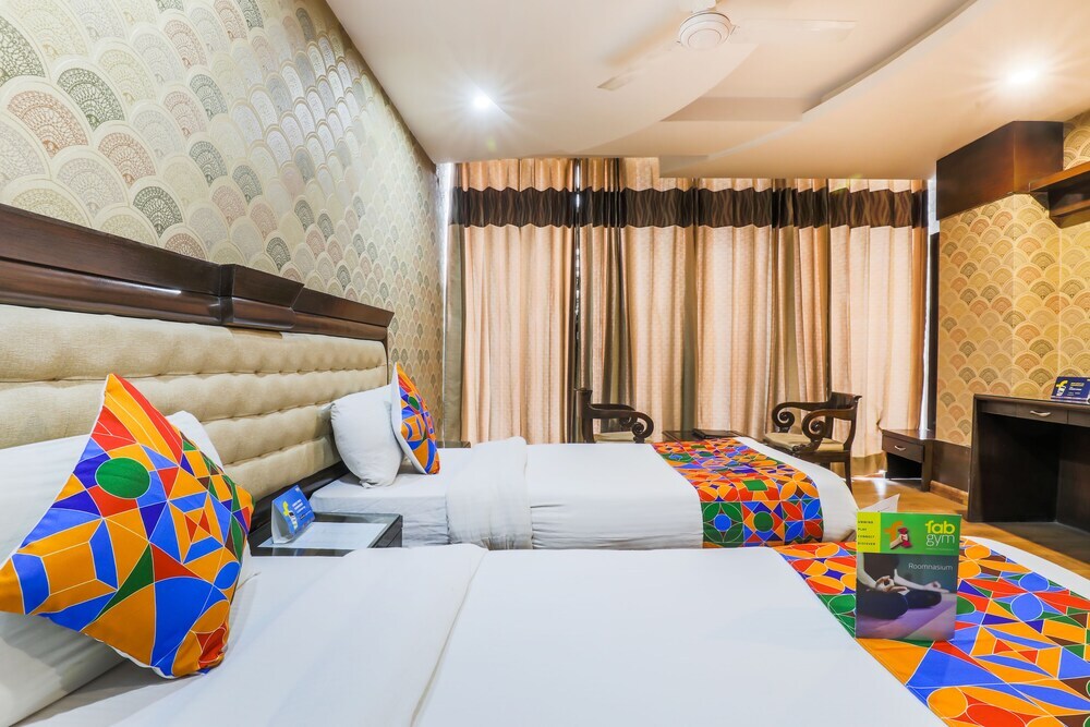 Дехрадун: FabHotel Elysee
