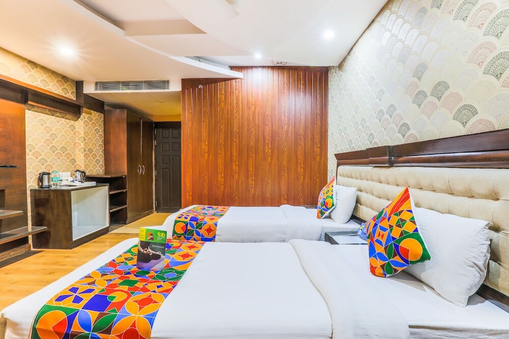 Дехрадун: FabHotel Elysee