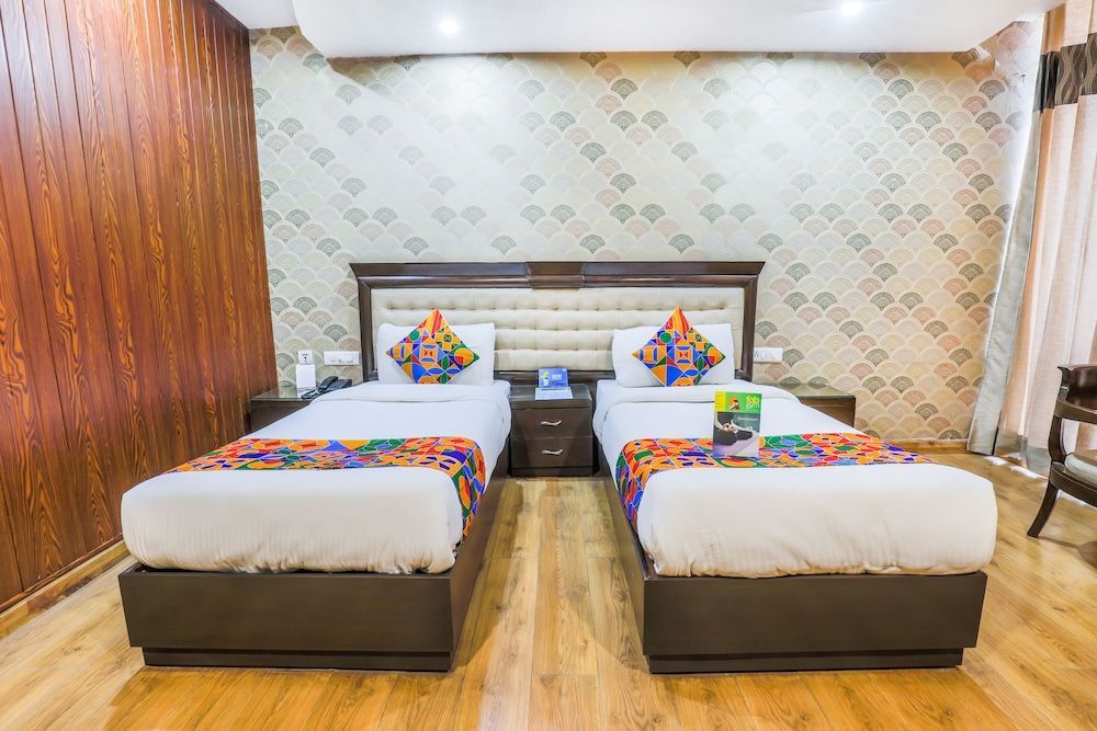 Дехрадун: FabHotel Elysee