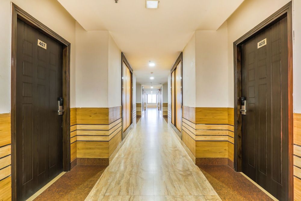 Дехрадун: FabHotel Elysee