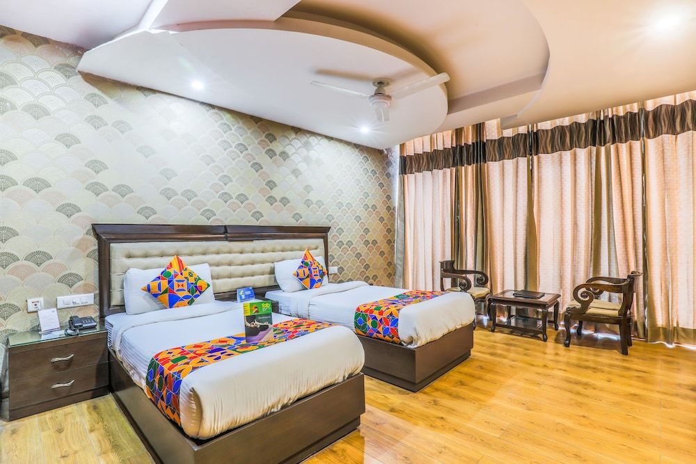 Дехрадун: FabHotel Elysee