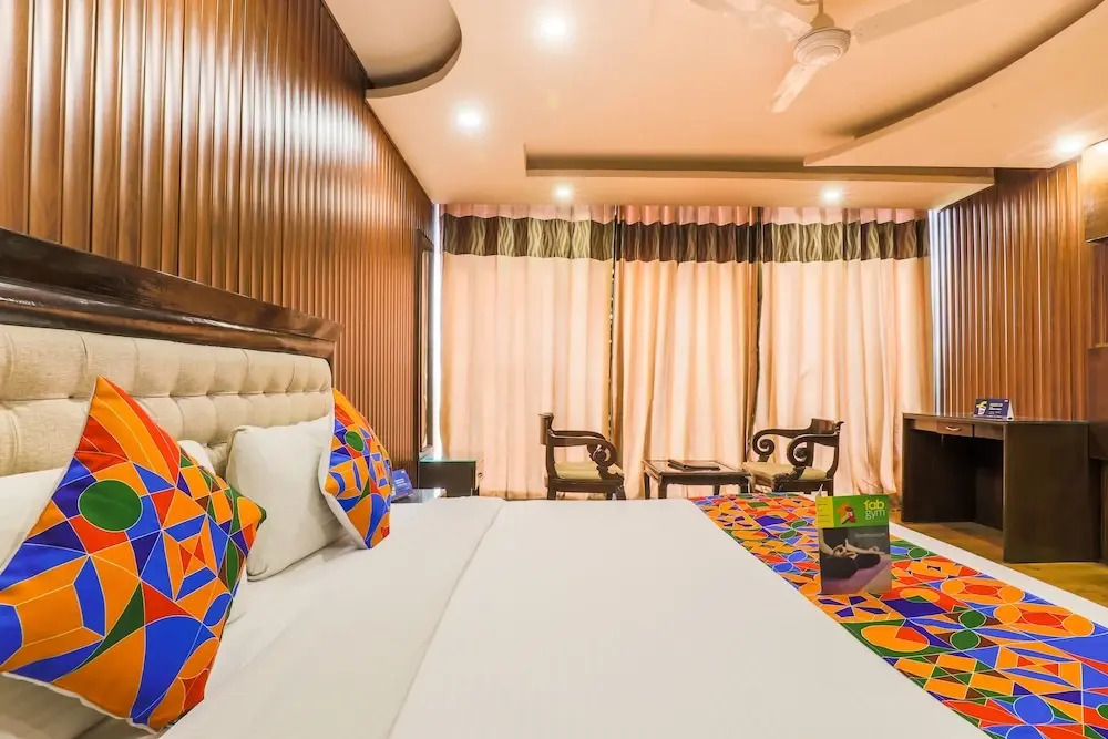 Дехрадун: FabHotel Elysee
