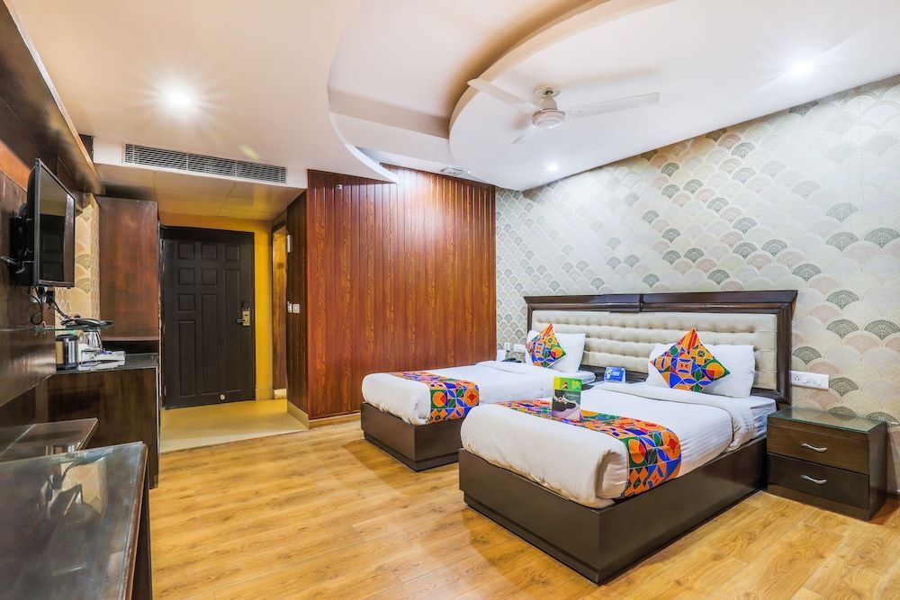 Дехрадун: FabHotel Elysee