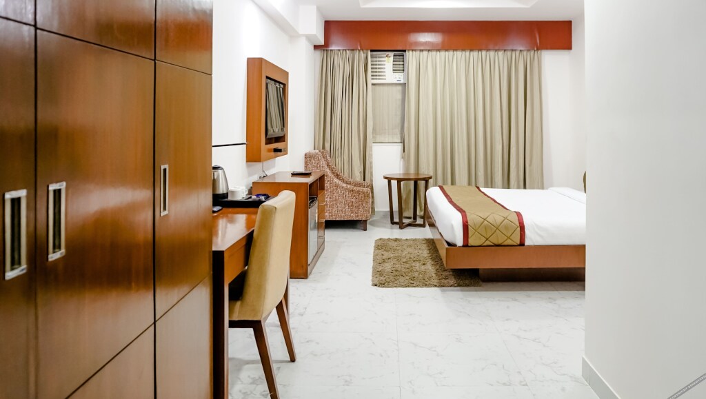Нави-Мумбай: The Altruist Business Hotel (NM -1)