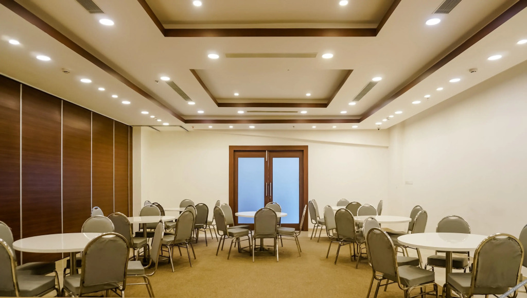 Нави-Мумбай: The Altruist Business Hotel (NM -1)