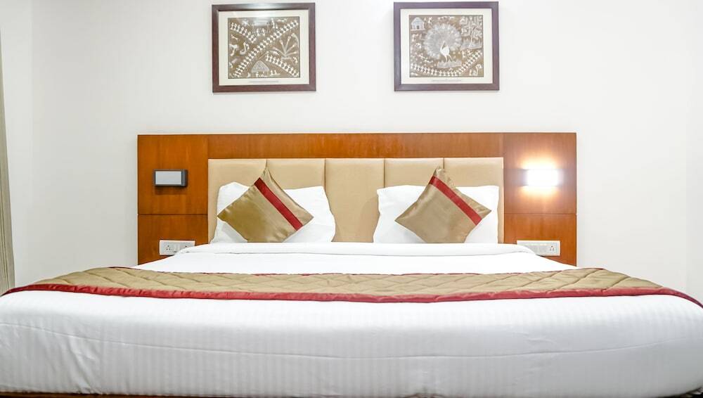 Нави-Мумбай: The Altruist Business Hotel (NM -1)