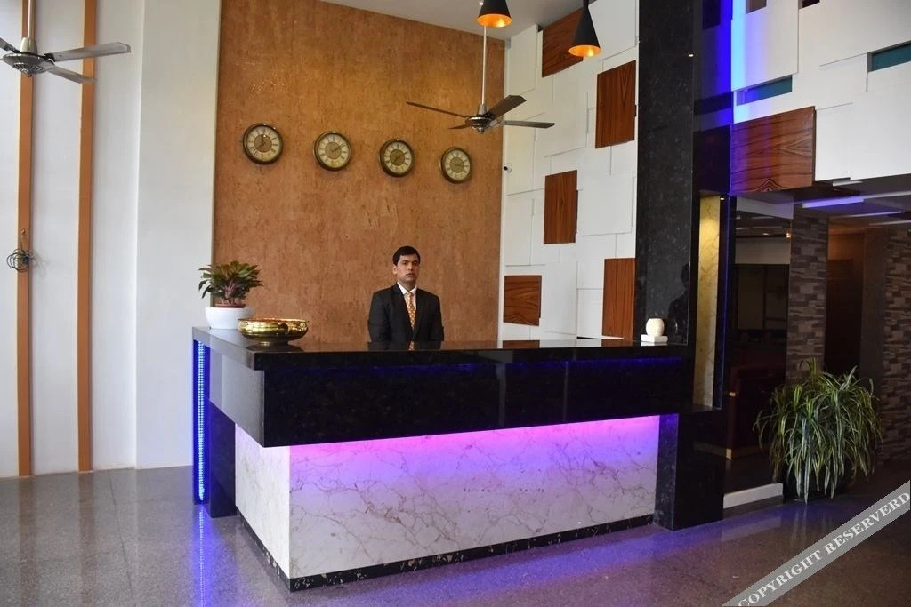 Сурат: Hotel The Excellency