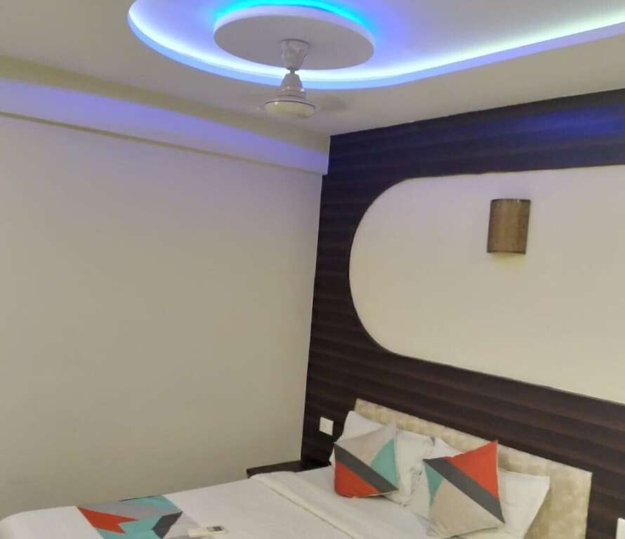 Тхане: Hotel Railway Inn