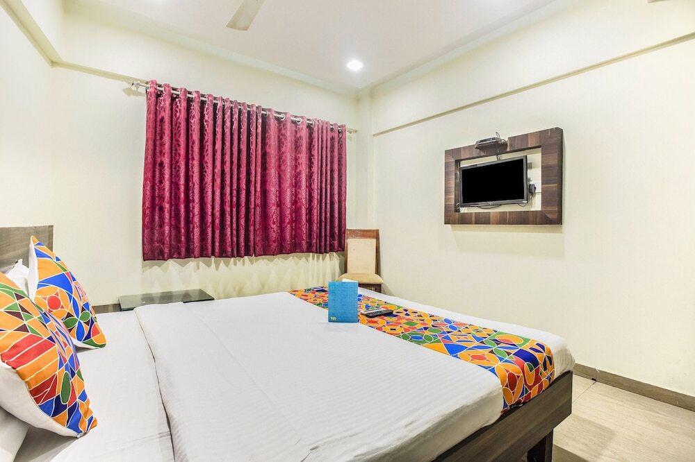 Тхане: Hotel Railway Inn