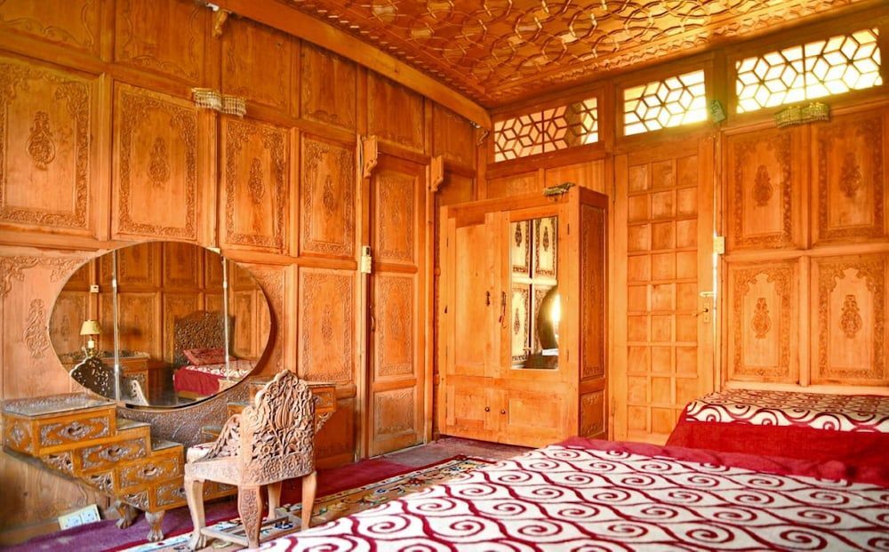 Шринагар: De-Laila Houseboats