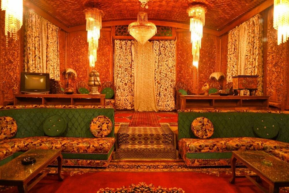 Шринагар: De-Laila Houseboats