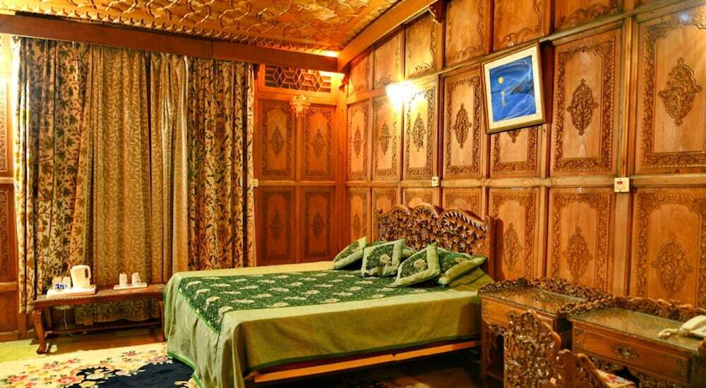 Шринагар: De-Laila Houseboats