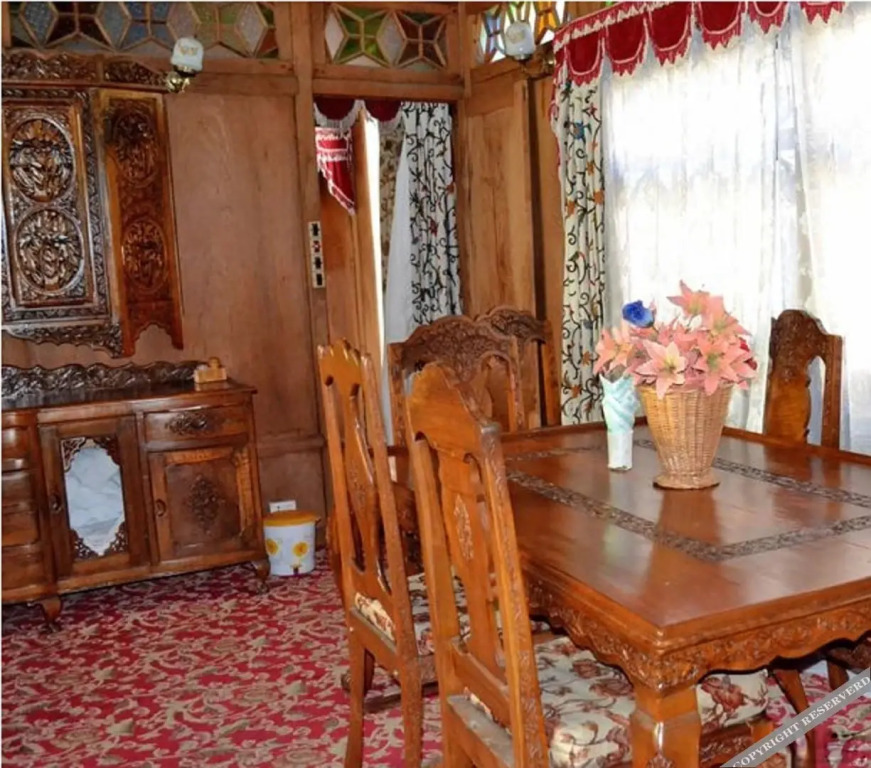 Шринагар: De-Laila Houseboats