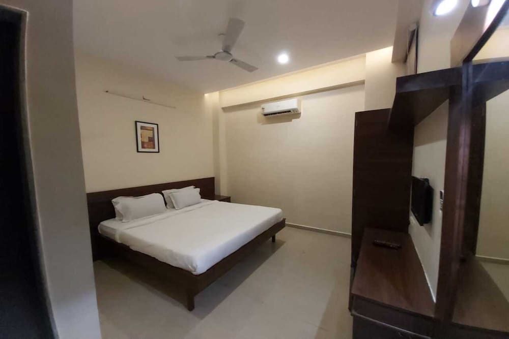 Сурат: Gokuldham Banquet and Rooms