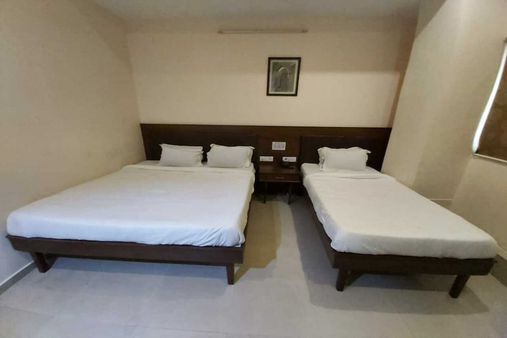 Сурат: Gokuldham Banquet and Rooms