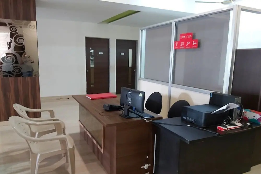 Сурат: Gokuldham Banquet and Rooms