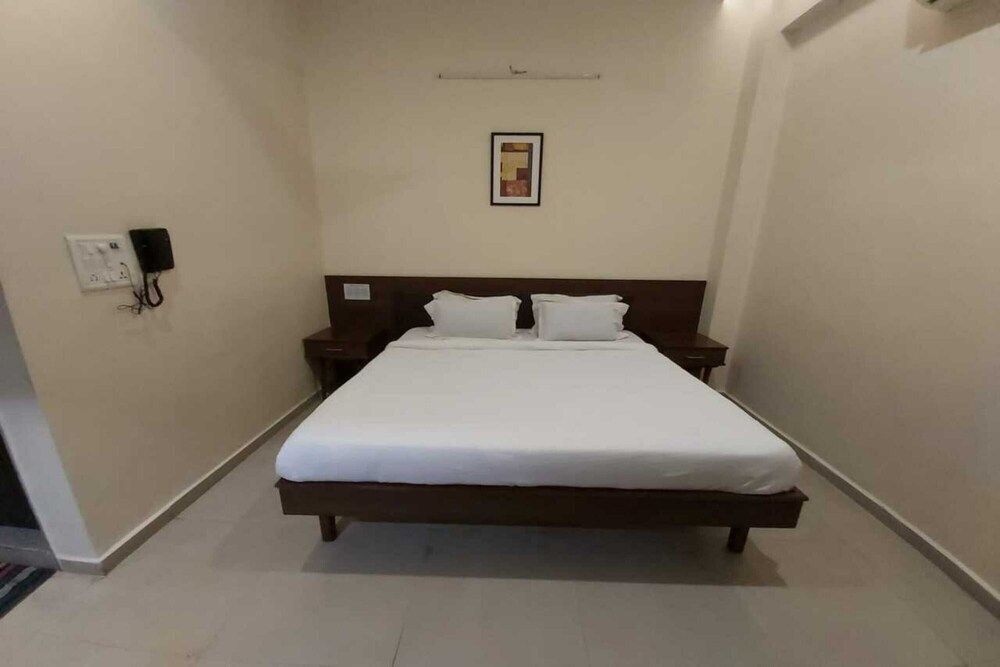 Сурат: Gokuldham Banquet and Rooms