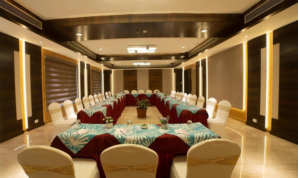 Бхопал: Hotel Rajhans Abhinandan
