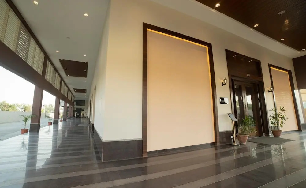 Бхопал: Hotel Rajhans Abhinandan