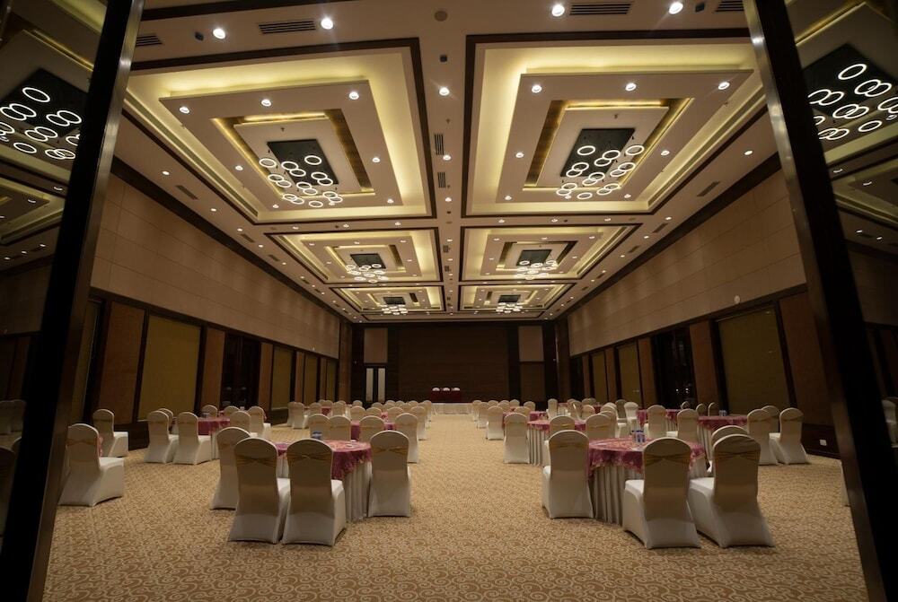 Бхопал: Hotel Rajhans Abhinandan