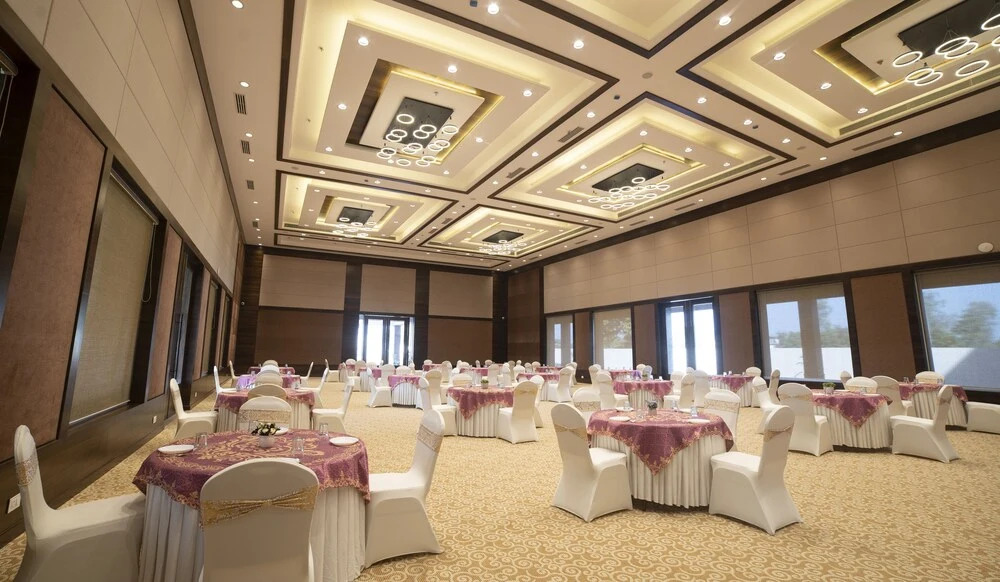 Бхопал: Hotel Rajhans Abhinandan