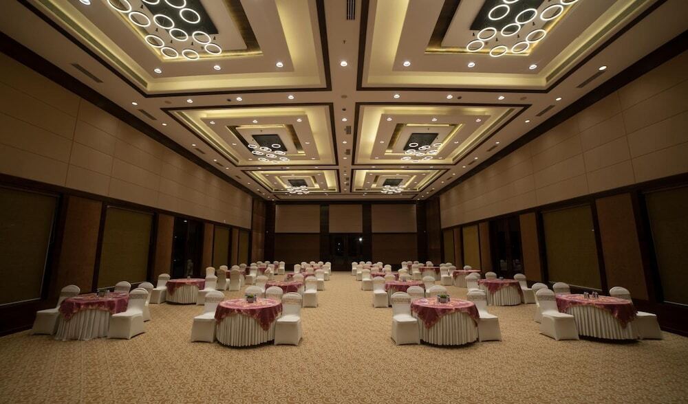 Бхопал: Hotel Rajhans Abhinandan