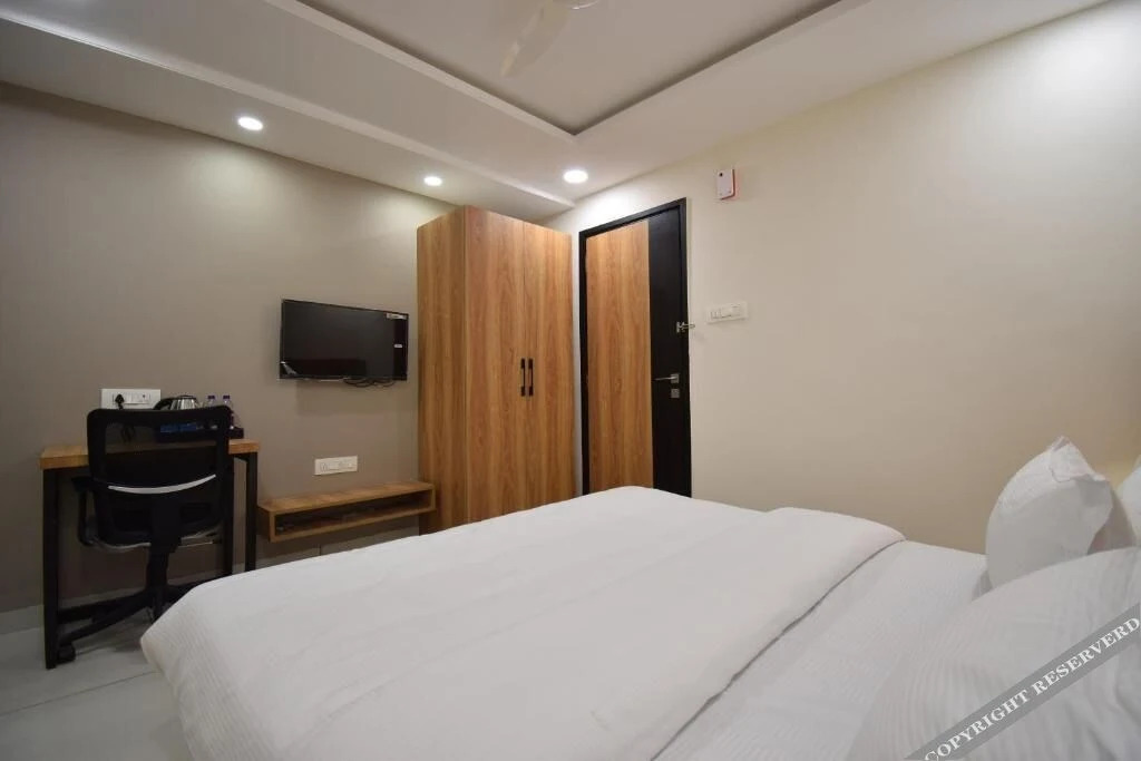 Индаур: Hotel Blue Bells