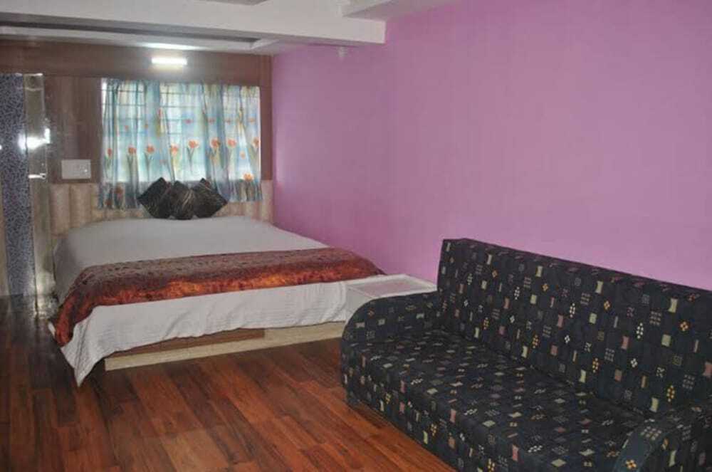 Дарджилинг: Goroomgo Broadway Mall Road Darjeeling