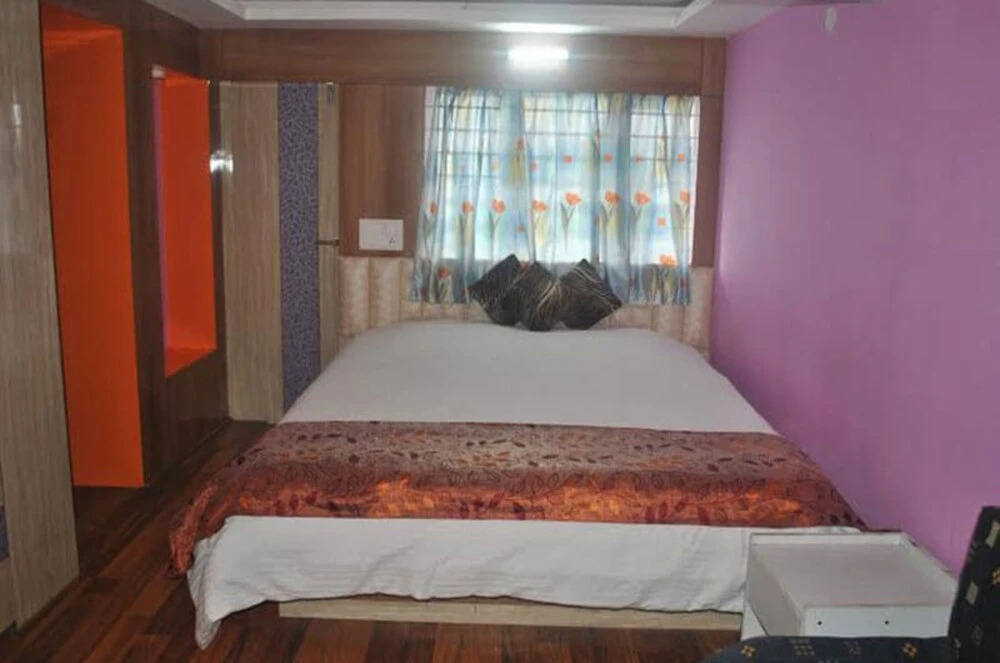 Дарджилинг: Goroomgo Broadway Mall Road Darjeeling