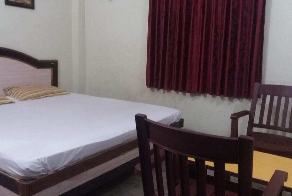 Пури: Moon CT Road Puri by Goroomgo